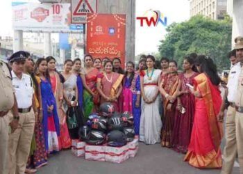 Superhits 93.5 RED FM in association with Hyderabad Traffic Police organized Road safety ni paatisthu, Bathukamma, Ullasanga Utsahanga activity,www.teluguworldnow.com,v9 news