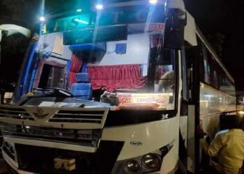 Crime : దుబాయ్ వెళ్లేందుకు పాస్ పోర్ట్.. వీసా రిజెక్ట్ చేసిన ఎయిర్పోర్ట్ అధికారులు ఆ కోపంతో బస్సులో తోటి ప్రయాణికులపై కారం చల్లిన ఓ ఉన్మాది..