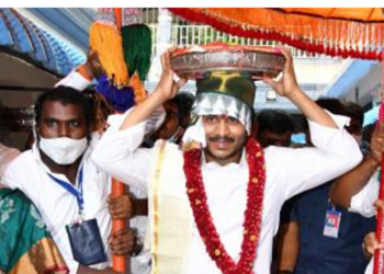 Political నవరాత్రుల సందర్భంగా విజయవాడ కనకదుర్గమ్మను దర్శించుకున్న సీఎం జగన్..