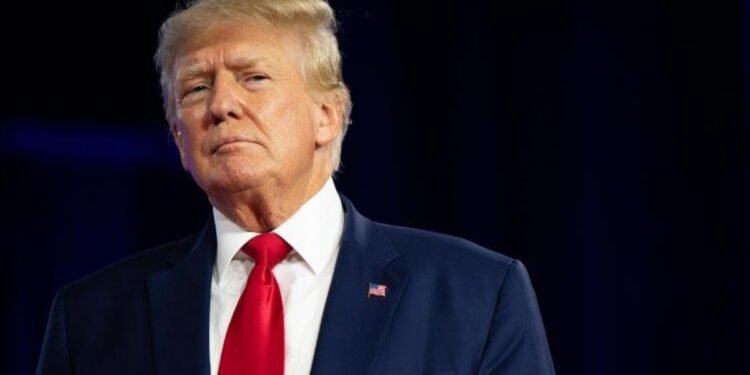 Politicl అమెరికా మీడియాపై 3వేల900 కోట్ల రూపాయల పరువు నష్టం దావా వేసిన ట్రంప్..