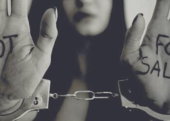 Crime  ప్రియుడితో కలిసి తన ముగ్గురు కుమార్తెలను విక్రయించిన ఓ మహిళ..