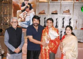 Mega Star Chiranjeevi felicitates Maharshi Raghava's milestone 100th Blood Donation at Chiranjeevi Blood Bank,Shilpa Chakraborty,Murali Mohan,Latest Telugu News
