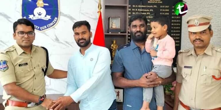 The Cyberabad police, who brought the missing boy to his parents,Cyberabad Police News,Madapur DCP Dr G Vineeth, IPS,Latest News,Telugu World