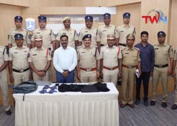 Apprehenion of offenders who committed robbery in Burqa at Jewellery Shop, Medchal, CP & DCP Medchal, DCP CCS, DCP SOT, Cyberabad, Cyberabad News,Telugu World Now