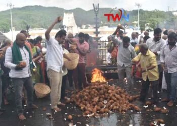 Nandamuri Balakrishna Birthday Celebrations At Tirumala - State Media Co-ordinater Sridar Varma, TTD Export Member NTR Raju, NBK Fans,Latest News, Telugu World Now