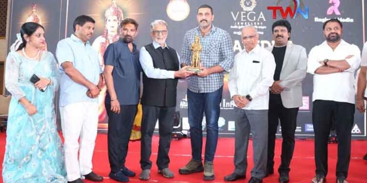 The Kalavedika NTR Film Awards ceremony, organized by Kalavedika and Raghavi Media, was held grandly today.Nandamuri Mohan Krishna, Nandamuri Mohan Roopa, Murali Mohan,Latest Film News
