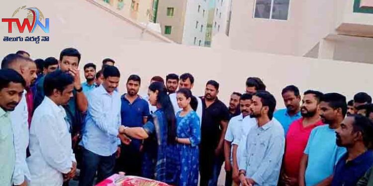 Abu Dhabi elder sister tied rakhis to Gulf brothers,Gulf News,United Arab Emirates (UAE),Telangana Gulf People,Telangana Gulf workers,Priya Singireddy,Telugu World Now