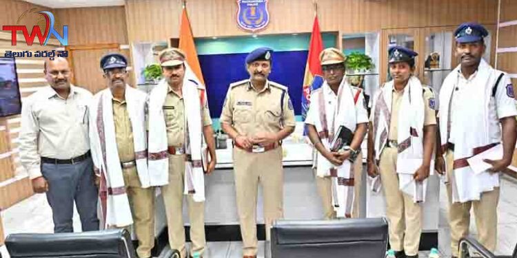 The Commissioner Congratulated the police for bringing out the students stuck in the lift,Commissioner Shri Sudhir Babu IPS,Uppal Skywalk,Rachakonda Police News,