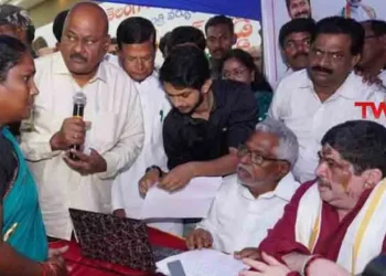 Minister Ponnam Prabhakar launched the 'Pravasi Prajavani' Appeal Centre, MLC T. Jeevan Reddy, Mahatma Jyotiba Phule Praja Bhavan, Gulf workers, Latest News, TPCC NRI Cell, Telugu World Now