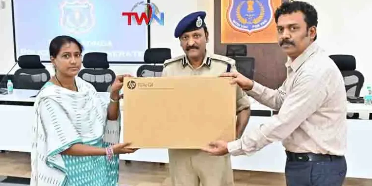 The commissioner CP Sudhir Babu IPS provided technical devices like tablets and desktop computers to the staff of Rachakonda Special Branch, Rachakonda News, Telugu World Now
