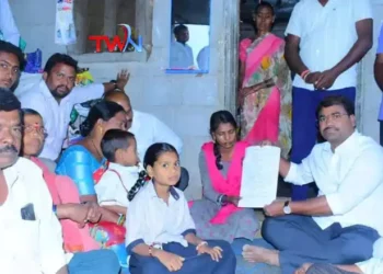 MLA Medipalli Satyam presented Gulf ex-gratia approval documents, Gulf workers, Gulf News, Mahatma Jyotiba Phule Praja Bhavan, Telugu World Now