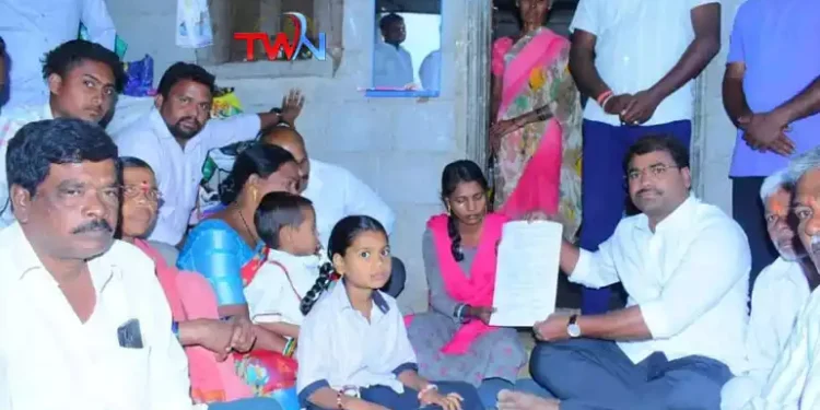 MLA Medipalli Satyam presented Gulf ex-gratia approval documents, Gulf workers, Gulf News, Mahatma Jyotiba Phule Praja Bhavan, Telugu World Now