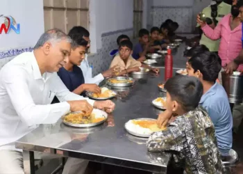 Former Minister Harish Rao made a surprise inspection of the Prashanth Nagar Integrated Government Hostel in Siddipet, CM Revanth Reddy, Telangana Politics, Telangana News, Telugu World Now