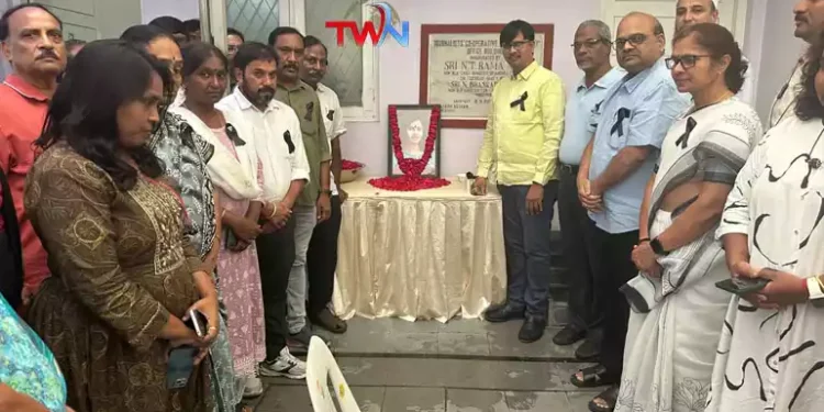 Journalists pay tribute to freedom, condolence meeting at JCHSL office, The Journalists Cooperative Housing Society Managing Committee, Allam Narayana, Telugu World Now